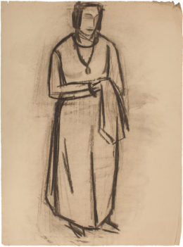 Stehende Frau mit langem Kleid