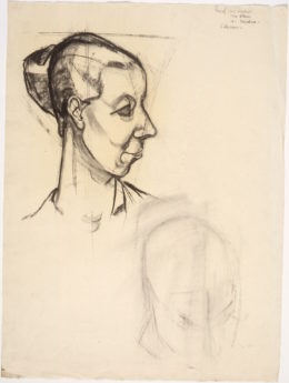 Frauenkopf mit Haarknoten im Profil von rechts