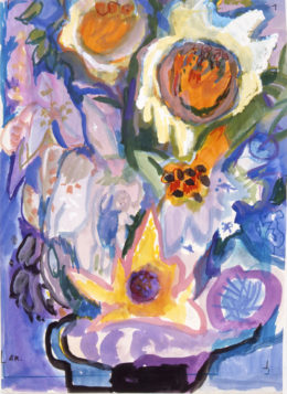 Komposition mit Blüten in lichten Farben