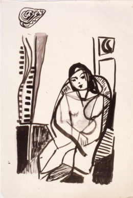 Junge Frau vor einem Fenster sitzend