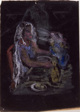 Frau in der Mantilla am Tisch sitzend