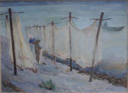 Fischer mit aufghängten Netzen am Ufer