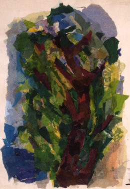 Baum mit grünem Laub vor blauem Grund