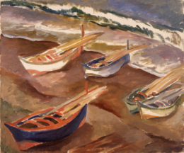 Fünf Boote am Strand